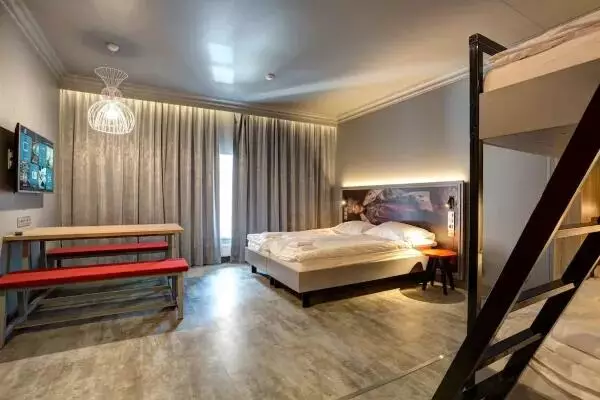 تیاتر اسکویر